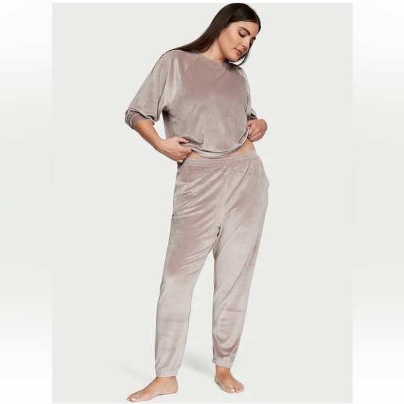 Victoria's Secret TRACKSUIT SET Crew neck & jogger pants VELOUR Size M Beige - Picture 1 of 15